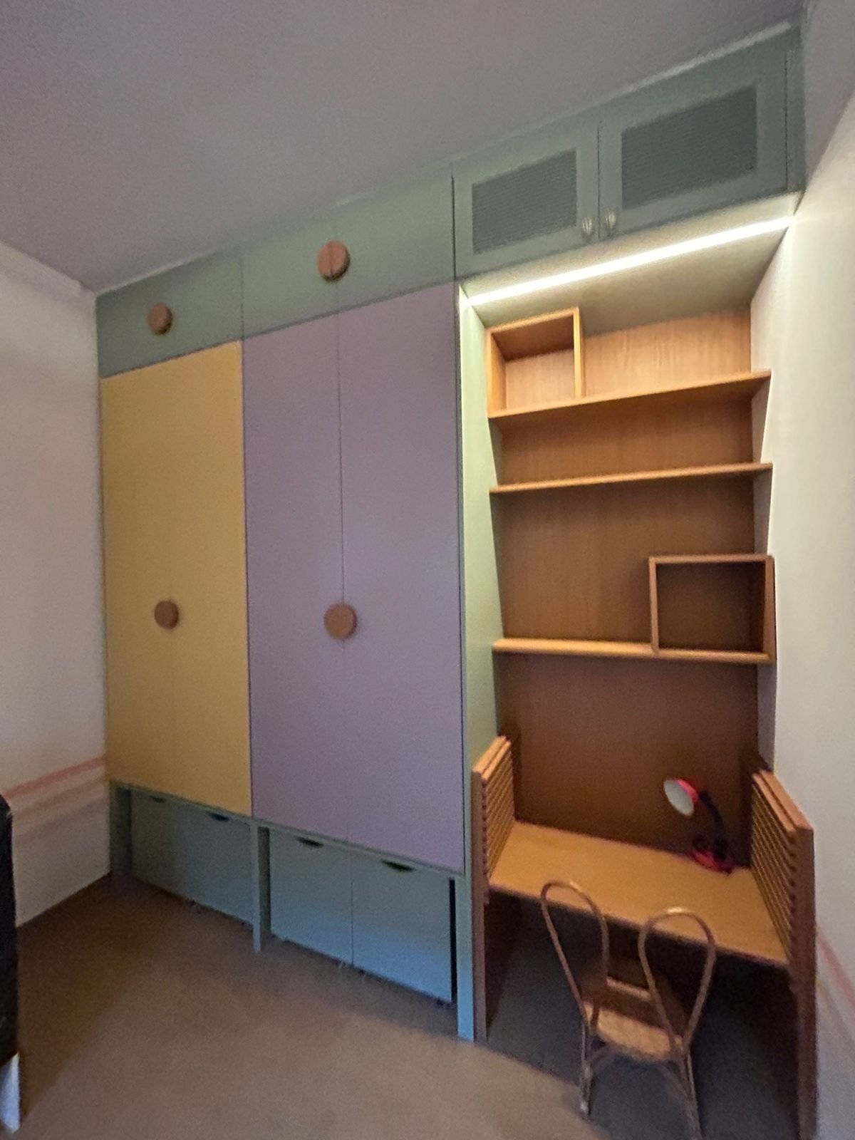  Armário Colorido e Personalizado: Alegria e Exclusividade no Ambiente