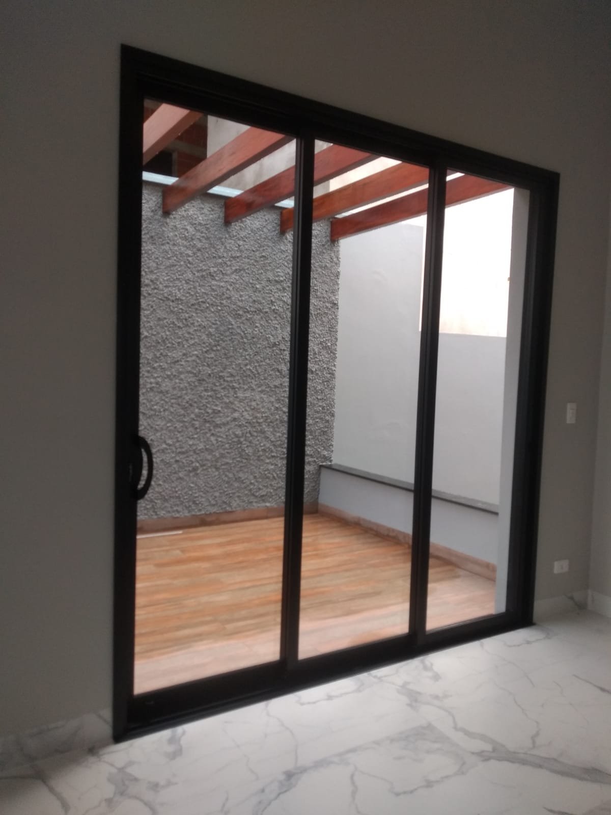  Porta de Correr 3 Folhas: Elegância e Versatilidade