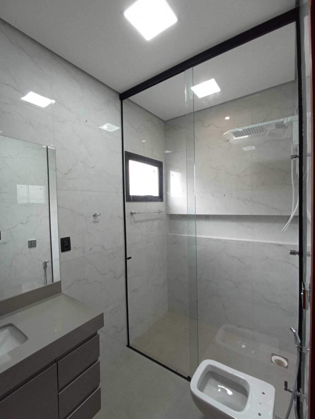 Box Frontal até o Teto: Sofisticação e Funcionalidade